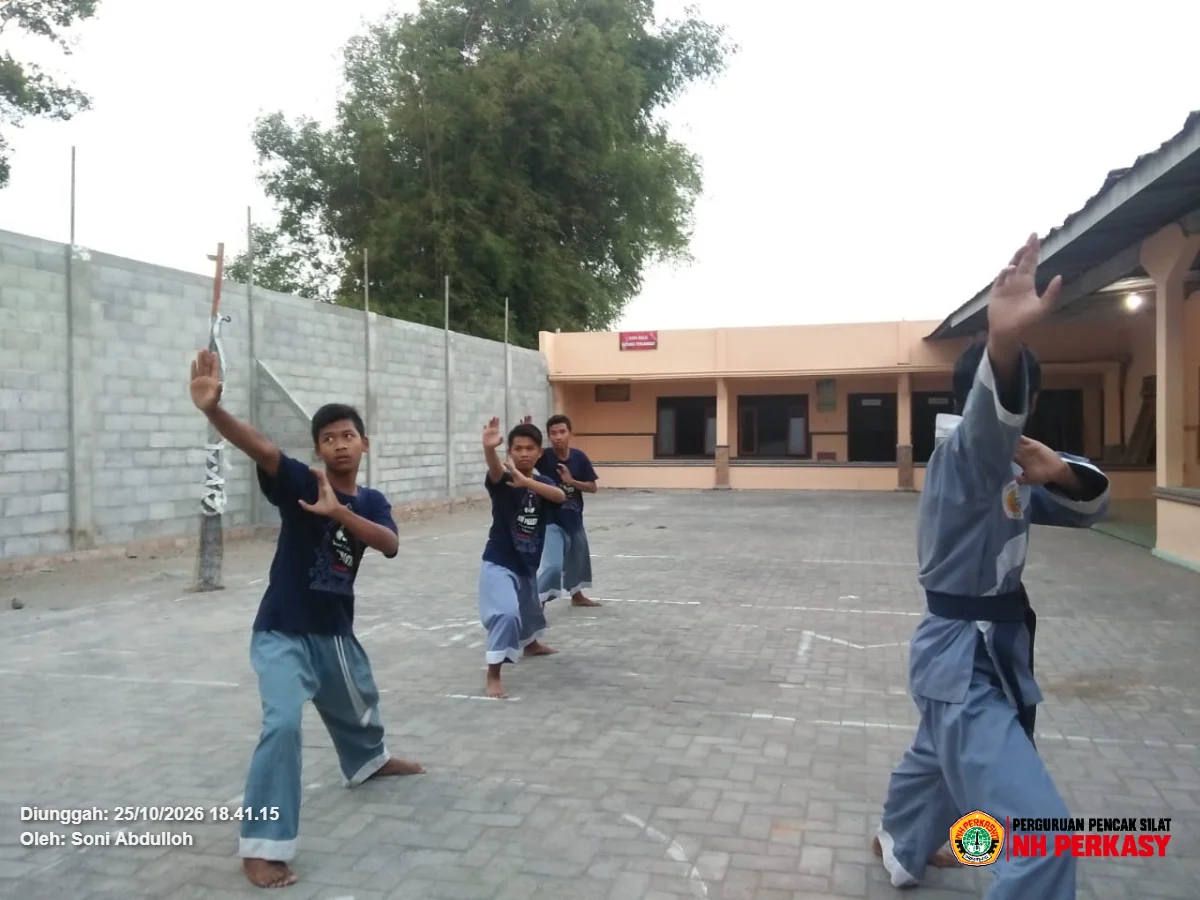 Gempar di Lapangan Bulurejo! Intip Rahasia Pendekar Muda SMK Matsna Karim Gembleng Fisik dan Mental Lewat Latihan Rutin NH Perkasya